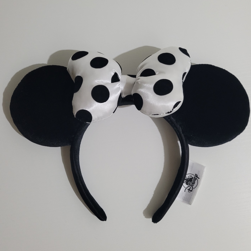 Disney Black and White Polkadot Bow Minnie Mouse Ears Headband!